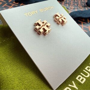 NWT! Tory Burch iconic Double-T Stud Earrings. Authentic - Rose Gold